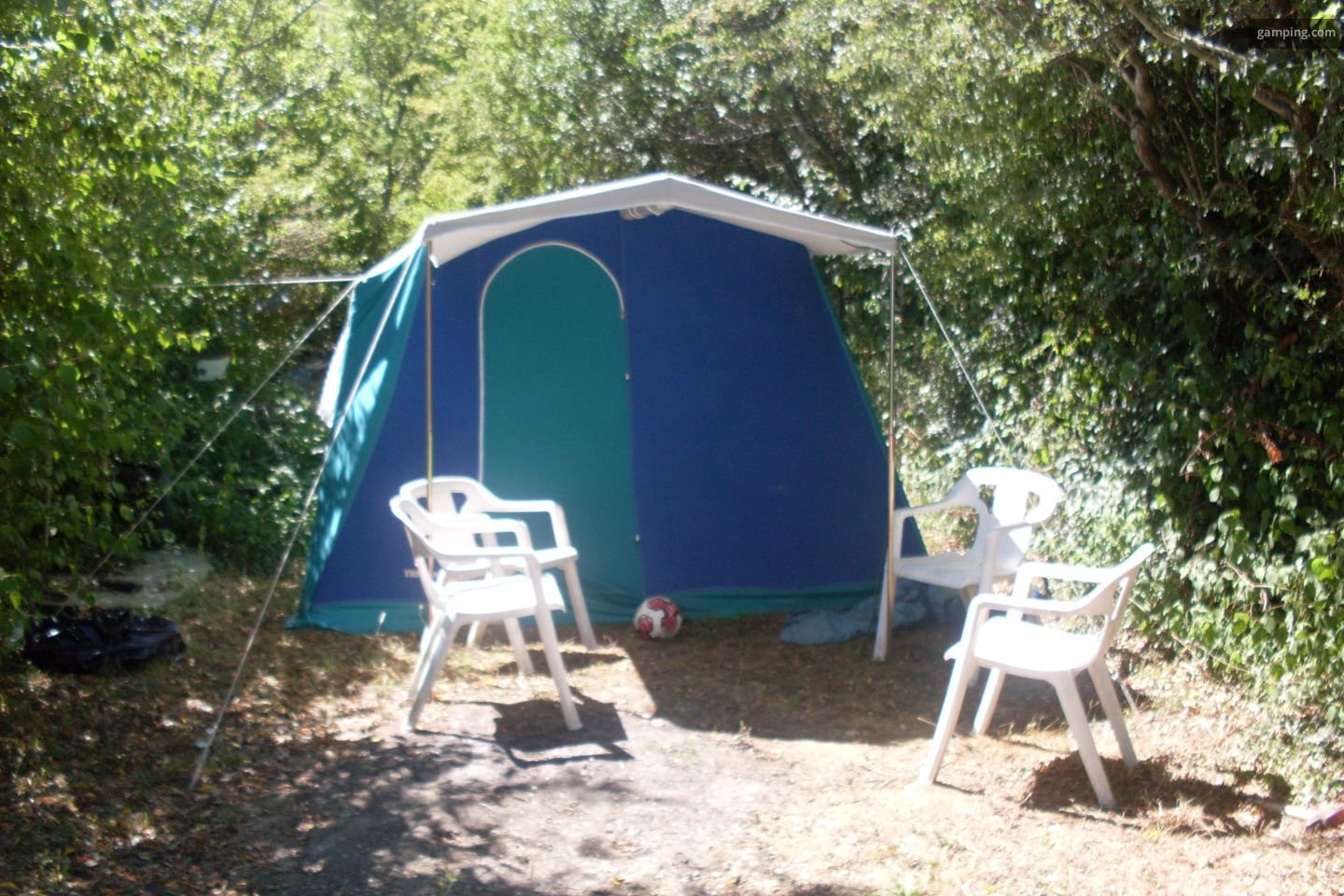 une photo de camping chez l'habitant