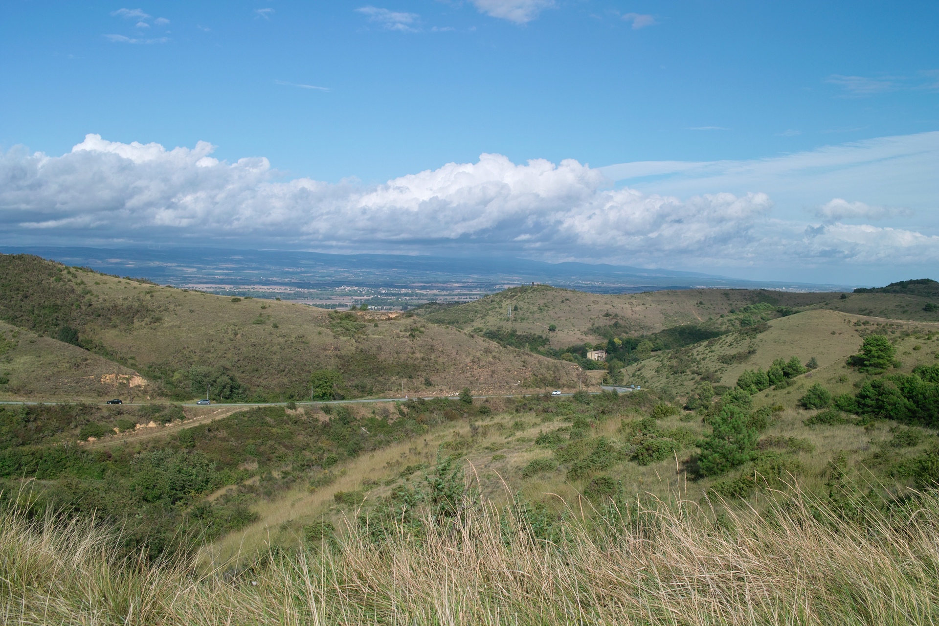 Pause bien méritée, après le départ de Fendeille au pied des collines