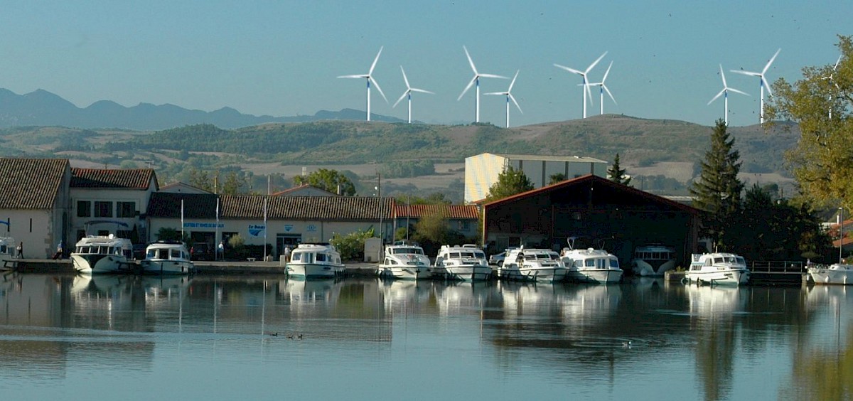 Grand Bassin de Castelnaudary, photo-montage (hauteur max. collines: 120m ; éoliennes: 150m)